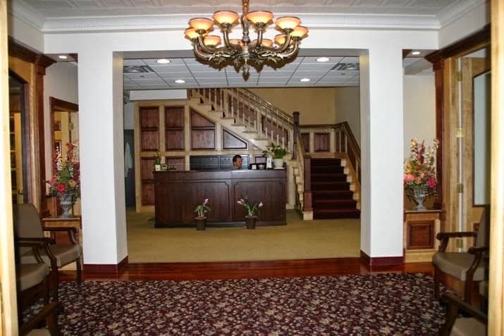 Court Avenue Business Suites - Court Avenue, Des Moines, 50309